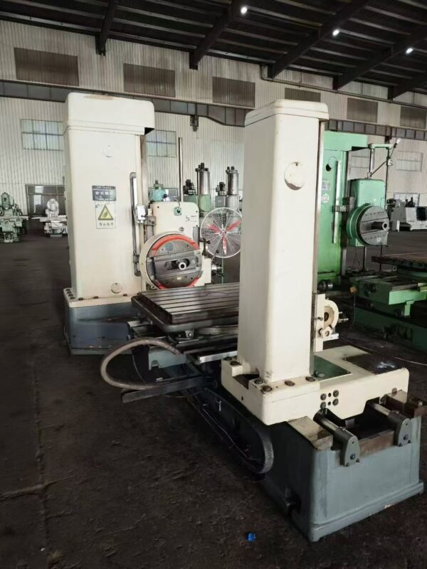 Kunming Machine Tool TX68 Horizontal Boring Machine, with original factory digital display, with rear column, Spindle 85mm. 90% new.