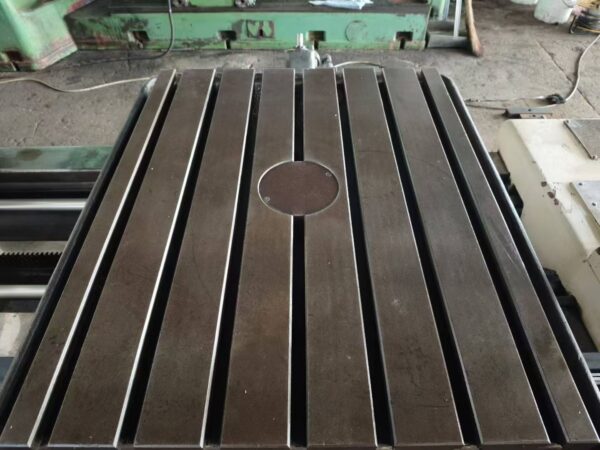 Kunming Machine Tool TX68 Horizontal Boring Machine, with original factory digital display, with rear column, Spindle 85mm. 90% new. - Image 4