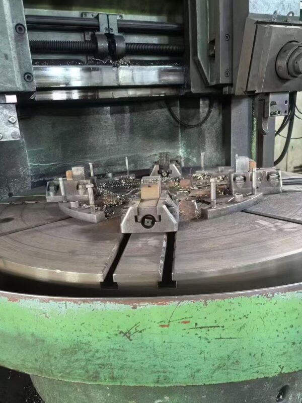 Qiqihar No.1 Machine Tool Works 2-Meter Heavy-Duty Vertical Lathe - Image 5