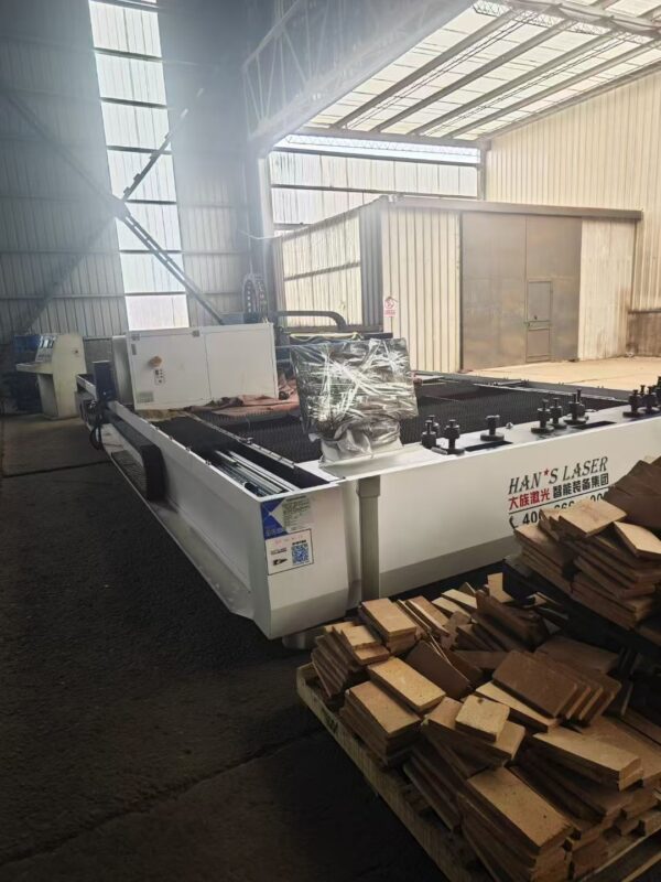 Han’s Laser G6025-0 fiber laser cutting system, almost brand new - Image 6